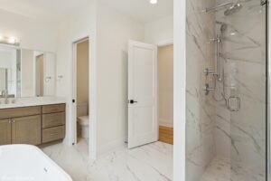 16 2445wcullomave 168 primarybathroom hires