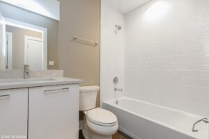 18 1226wohio1 8 bathroom hires