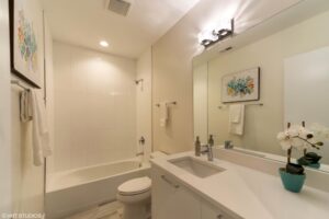 21 1220wohiostreet1 8 bathroom hires