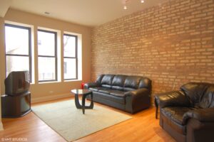 2 837nwashtenaw apt2 1 livingroom hires
